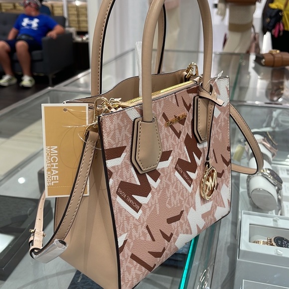 Michael Kors Mercer Medium Leather Messenger Buff Multi - Picture 1 of 16